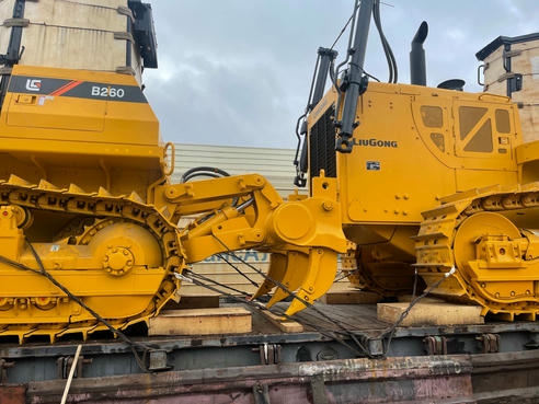 海路和铁路联运超大型道路施工机械设备